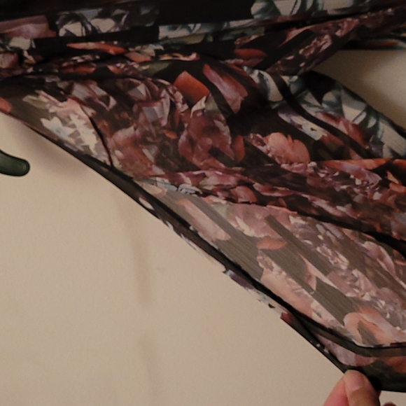 Bebe Tie Front Slit Sleeve Floral Print Blouse - Picture 3 of 8